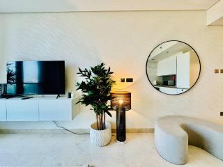 Chic Studio with Burj Views at Sterling by Omniyat - 2