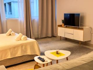 Glamorous & Spacious Renovated Apartment, Syntagma, DT Athens - Atene - 3