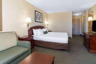 Ramada by Wyndham Reno Hotel & Casino - Reno - 8