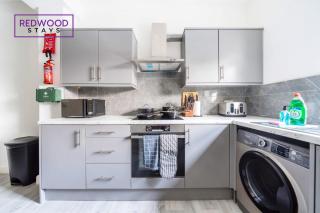 BRAND NEW, 2 Bed 1 Bath, Modern Town Center Apartment, FREE WiFi & Netflix By REDWOOD STAYS - Aldershot - 6