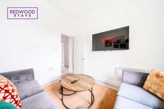BRAND NEW, 2 Bed 1 Bath, Modern Town Center Apartment, FREE WiFi & Netflix By REDWOOD STAYS - Aldershot - 3