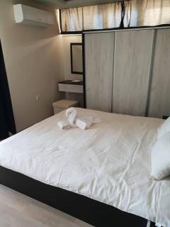 2-Bed - Sleeps 4 - w Parking - 3