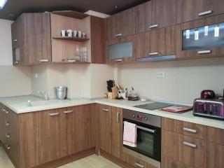 2-Bed - Sleeps 4 - w Parking - 5