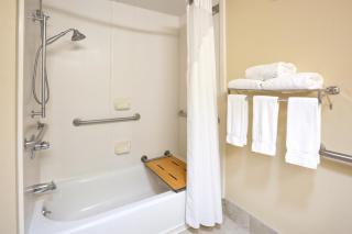 Holiday Inn Express Cedar Rapids - Collins Road by IHG - 3