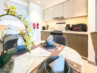Cozy Apartment with City Views Next to Burj Khalifa 166FO1-2 - 1