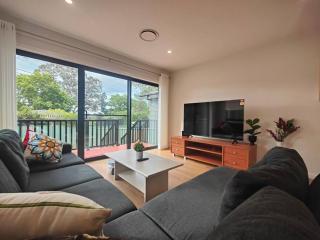 Brand new settled beautiful house,near shops - Weetangerra - 0
