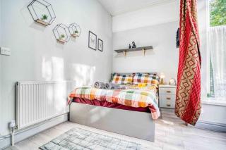 Spacious 3-bed with Free Parking - Birmingham - 8
