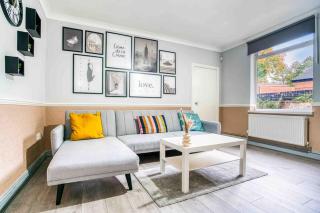 Spacious 3-bed with Free Parking - Birmingham - 1
