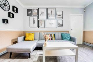 Spacious 3-bed with Free Parking - 9
