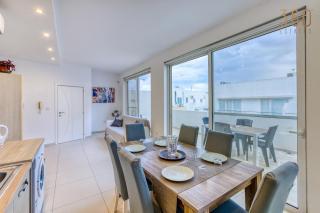 Beautiful, central Penthouse with Private Terrace by 360 Estates - Il-Gżira - 3