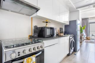 Frank Porter - Bloom Tower C - 2