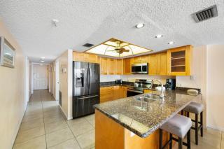 Direct Beach Front 3 Bedroom - Beach Place #208 - 5