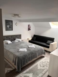 Casa de pe Deal - Sadova - 2