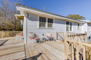 Quiet Grove Hill Cottage with Wraparound Deck! - Grove Hill - 8