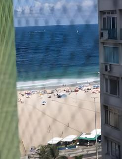 Studio simples com vista mar p/ 4 pessoas ao lado da praia com comércios ao redor - 7