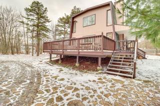 Family Home in Long Pond with Fire Pit and Lake Access - Long Pond - 1