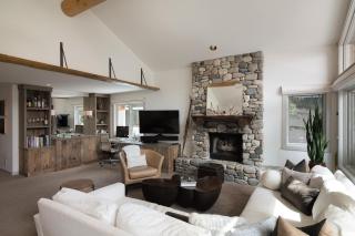 Slope-Side Chic Home with Hot Tub - Ketchum - 3