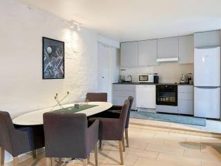 City Center Getaway 3 by Berti - 0