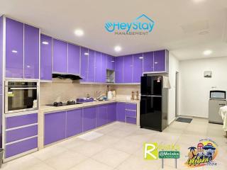 Klebang 4B3B-21Pax Pooltable KaraoK Jaccuzi TownArea - 1