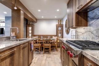 Luxe Prospector Condo Steps to Lift with Hot Tub - Ketchum - 4