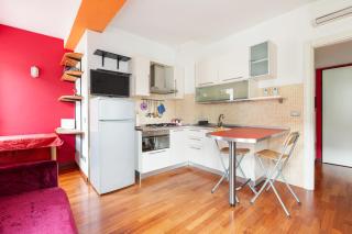 Zara Cozy Apt with Balcony - 250m from M5 Istria - 9