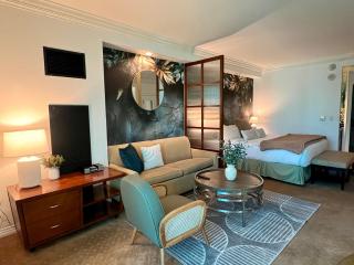 Blu Cashmere Suite * MGM Signature 23rd FLR w/balcony strip view - Las Vegas - 9