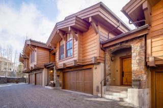 SkiView Family Home with Riverfront Hot Tub - 9