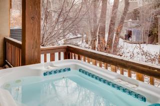 SkiView Family Home with Riverfront Hot Tub - 8