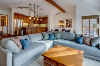 SkiView Family Home with Riverfront Hot Tub - Ketchum - 1