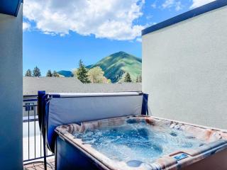 New Downtown Hailey Condo with Rooftop Hot Tub - Hailey - 9