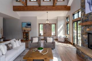 The Sheepbend Home - Luxury Home Steps to River! - 8