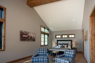 The Sheepbend Home - Luxury Home Steps to River! - 2