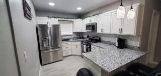 3 Bedroom Newly Remodeled Duplex - 5