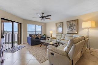 RIVERFRONT VIEW, Stunning Sunrises, Community Pool - Condo Waterfront Sunrise - Roelens - Cape Coral - 2