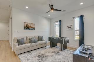 Houston Retreat w/ Balcony, 1 Mi to Toyota Center! - 1