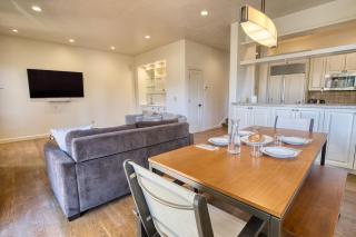 Wildflower Resort Stay - Sun Valley Condo with King Bed and Mtn Views - Sun Valley - 2