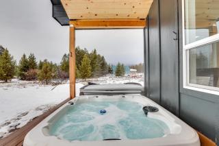 Family-Friendly Donnelly Home with Private Hot Tub! - Donnelly - 0