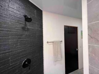 Private pool & rooftop patio Hot tub, AC, WI-FI - 1