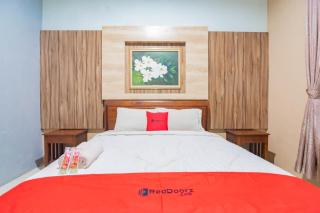 RedDoorz Resort Premium @ Sangkan Hurip Kuningan - 8