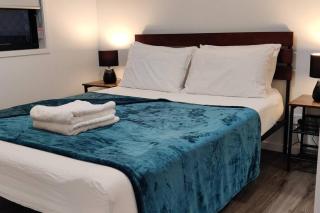 BAYWATER RETREAT- WALK TO WATER - QUIET STREET - CENTRAL TO BRISBANE CITY GOLD COAST AND SUNSHINE COASt! - Cleveland - 7