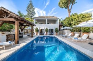 Vacation Marbella I Villa La Cabane, Prestige, Heated Pool, 300m to the Beach - Marbella - 9