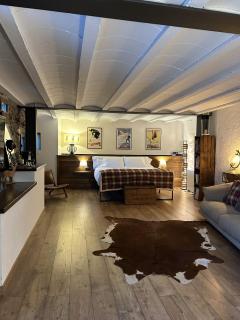 Mas Farner - Adults Only - Llivia - 1