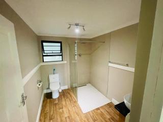 Hidden Villas Guesthouse - East London - 9