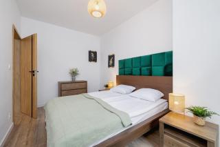 Exclusive Apartment in Katowice with Balcony, Parking, Gym and Sauna by Noclegi Renters - Kattowitz - 2