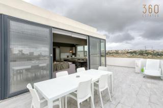 LUX Duplex Penthouse w/ Expansive Rooftop Terrace by 360 Estates - San Ġwann - 4