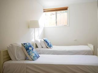 Central Unit. Minutes to Moffats, Shelly , Bulcock - Caloundra - 7