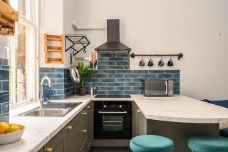 Vibrant Leith Flat - Edinburgh - 9