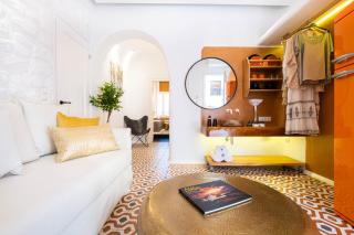 KYMA & HELIOS Deluxe Suites with Hot Tub at AmazeU Suites Naxos - Naxos Chora - 5