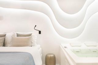 KYMA & HELIOS Deluxe Suites with Hot Tub at AmazeU Suites Naxos - Naxos Chora - 8