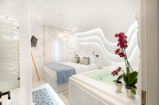 KYMA & HELIOS Deluxe Suites with Hot Tub at AmazeU Suites Naxos - Naxos Chora - 9